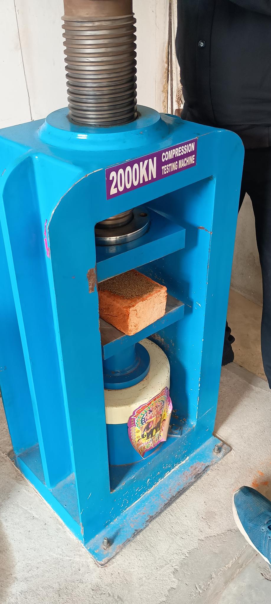 2000KN Compression Testing Machine — Brick Testing